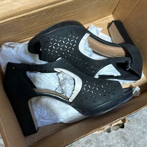 Clarks women’s heel shoes 9m black